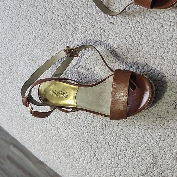 Michael Michael Kors platform ankle strap sandals with leather uppers - Picture 9 of 10